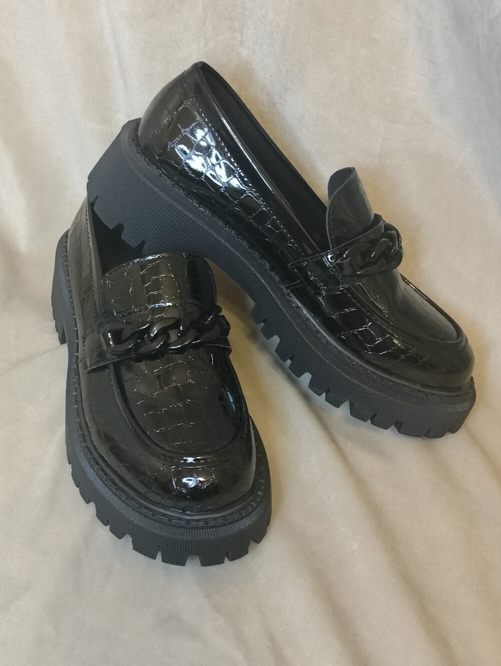 NWOT! Women's Black Patent Crocodile Embossed Loafers. Size 40